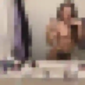 Rencontre Coralie, 26 ans à Auberives-sur-Varèze en privé