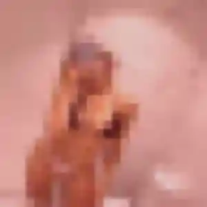 Contacte Elina, 23 ans à Auzon en privé