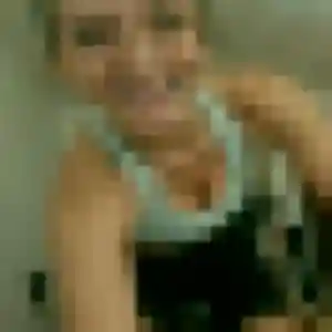 Contacte Yael, 22 ans à Balleroy-sur-Drôme en privé