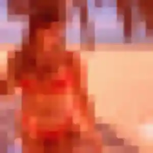Selma, 20 ans, connectée à Bèze pour une rencontre coquine