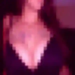 Nour, 20 ans, connectée à Cattenom pour une rencontre coquine