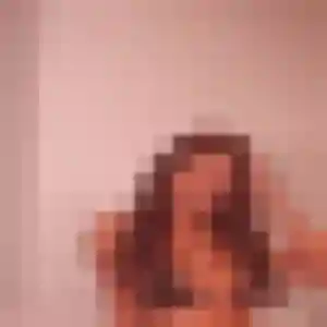 Elya, femme de 22 ans propose plan cul à Cérons