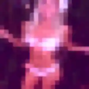 Rejoins Elena, 34 ans à Champvans en privé