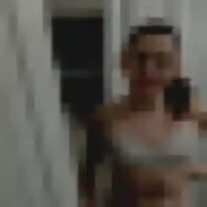 Roxane, 32 ans, connectée à Charleville-Mézières pour un plan cul