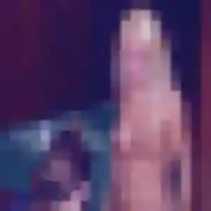 Kenza, 20 ans, connectée à Clisson pour une rencontre coquine