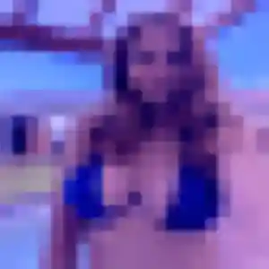 Nour, 19 ans, disponible à Crandelles pour une rencontre coquine