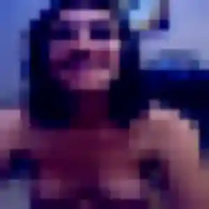 Charmante Elia, 22 ans à Ecquevilly - voir sa photo