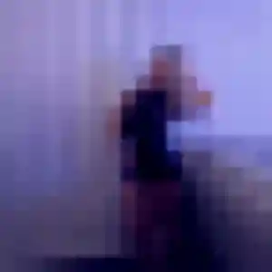 Kenza, 19 ans, connectée à Étuz pour une rencontre coquine
