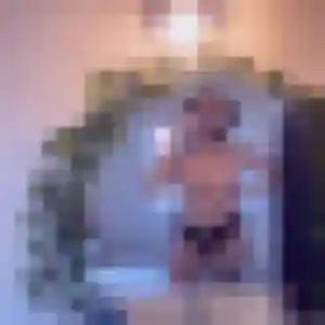Soraya, 28 ans, connectée à Farbus pour une rencontre coquine