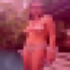 Malika (23 ans) à Freneuse propose un plan cul maintenant