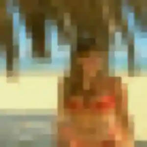 Charmante Louna, 22 ans à Garches - voir sa photo