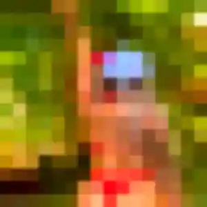 Nour, 21 ans, connectée à Genneville pour un plan cul