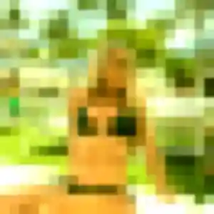 Flore, 22 ans, en ligne à Genouilly pour une rencontre coquine