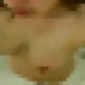 Luna, 20 ans, connectée à Grenay pour un plan cul