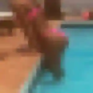 Charmante Feriel, 22 ans à Hébécourt - la contacter