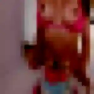 Elya, 28 ans, connectée à Hélesmes pour un plan cul