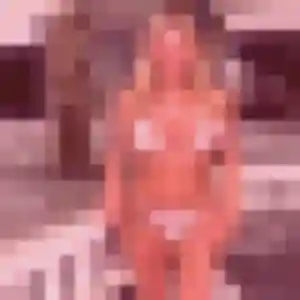 Elina (35 ans) à Hérouvillette propose un plan cul maintenant