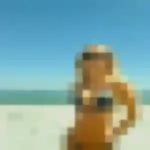 Photo exclusive de Elena, 20 ans à La Villeneuve-en-Chevrie - plan discret