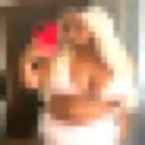Elya, fille de 26 ans propose plan cul à Larra