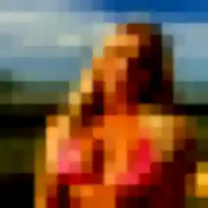 Roxane, 35 ans, connectée à Le Breil-sur-Mérize pour une rencontre coquine