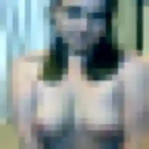 Lilas, 30 ans, connectée à Le Val-Saint-Père pour une rencontre coquine