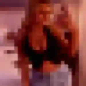Lya, 19 ans, connectée à Lédenon pour une rencontre coquine