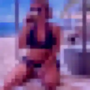 Sexy Elya, 22 ans à Ménerbes - voir sa photo