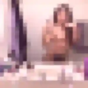 Noemi, 25 ans, connectée à Molières-sur-Cèze pour une rencontre coquine