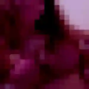 Luna, 19 ans, connectée à Néron pour une rencontre coquine