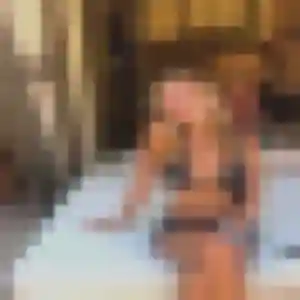 Axelle, fille de 21 ans propose plan cul à Pomeys