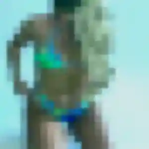 Photo exclusive de Celia, 20 ans à Raveau - plan discret