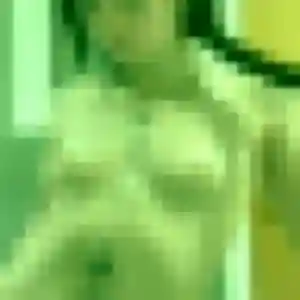 Kenza, 28 ans, connectée à Saint-Martin-Lalande pour une rencontre coquine