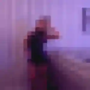 Enora, 23 ans, connectée à Saint-Paul pour un plan cul