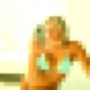Sexy Romy, 20 ans à Saint-Priest-des-Champs - voir sa photo