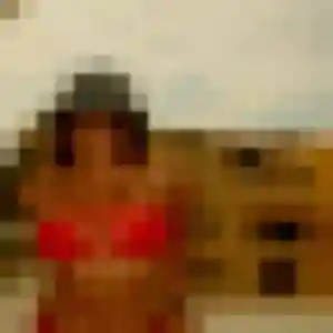 Elia, 20 ans, connectée à Trélévern pour une rencontre coquine
