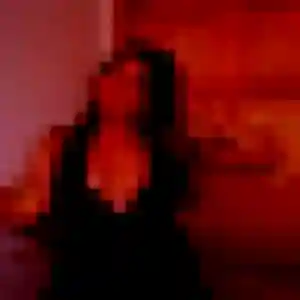 Nolwenn, 24 ans, connectée à Val d'Anast pour une rencontre coquine