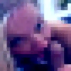 Naya, 19 ans, connectée à Véron pour une rencontre coquine