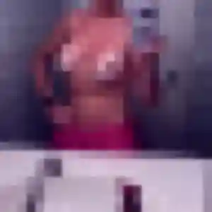 Imen, 26 ans, cherche un plan cul à Villenouvelle